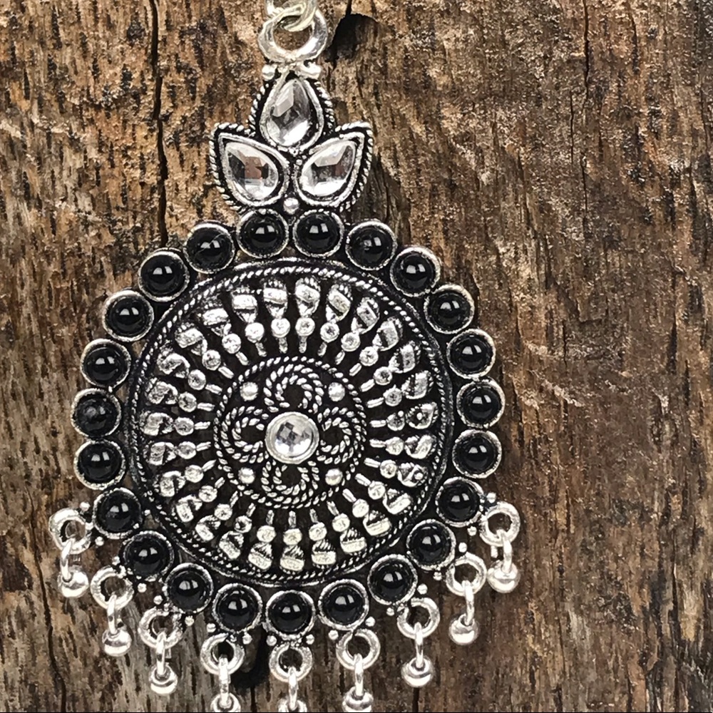 Moghul inspired glass beaded dangler Earrings - Picture 4 of 6